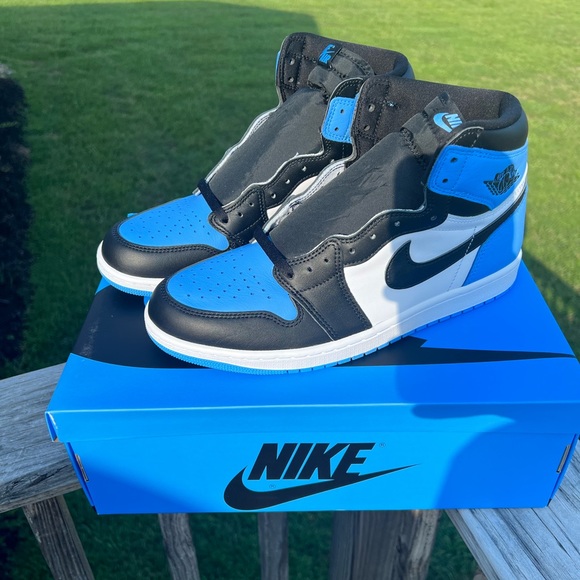 Authentic Jordan One UNC Toes Size 11 - Picture 3 of 5